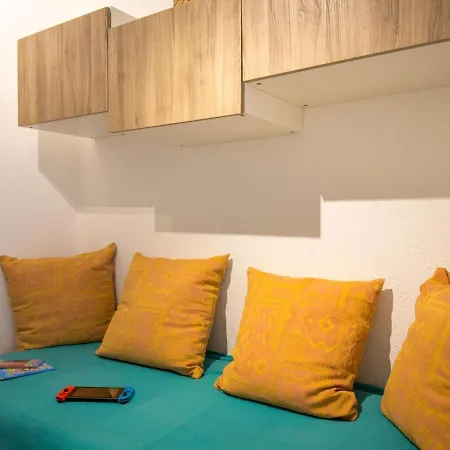 Climatise Proche Et Commerces Avec Balcon, Parking, Et Wifi A Saint-raphael - Fr-1-466a-32 *