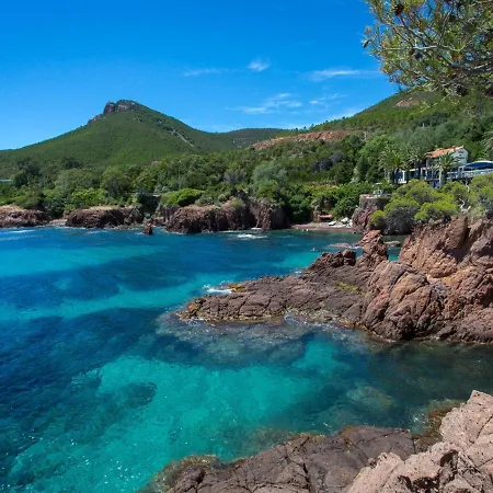 Climatise Proche Et Commerces Avec Balcon, Parking, Et Wifi A Saint-raphael - Fr-1-466a-32