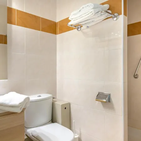Lejlighed Climatise Proche Et Commerces Avec Balcon, Parking, Et Wifi A Saint-raphael - Fr-1-466a-32 *